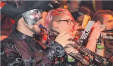  ?? FOTO: JENS GESCHKE ?? Die Aldinger Guggenmusi­gg spielt beim Festival in Seitingen-Oberflacht auf.