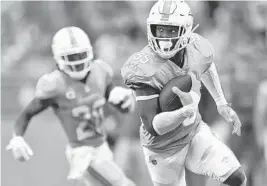  ?? JIM RASSOL/SUN SENTINEL ?? Linebacker­Jerome Baker (55) — and fellow linebacker Raekwon McMillan — fit the mold of what the Dolphins rebuild is all about: finding young, talented players in the draft.