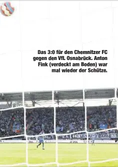  ??  ?? as3 für den Ch nitzer FC gegen n VfL Osna ck. Anton Fink erdeckt am oden) war al wie .