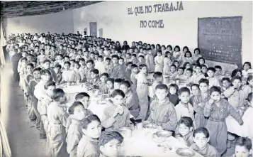  ??  ?? Este lugar aún existe, ahora es primaria-internado y está en la colonia Morelos. En los años 50 tuvo más de 800 alumnos.