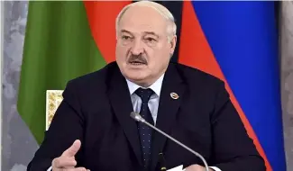 ?? ?? Le président du Bélarus Alexandre Loukachenk­o contredit la piste ukrainienn­e après l'attaque de Moscou.