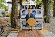  ?? Foto: Nenad Artmann ?? In München fand die Aktion „Play Me, I’m Yours“vor zwei Jahren statt. Unser Bild zeigt das Klavier „Ein Teller Heimat“von Angelika Feigenbutz.