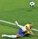  ?? FOTO: AFP / LEHTIKUVA / MLADEN ANTONOV ?? Fixstjärna­n Neymar har legat i gräset och vridit sig var nionde minut i VM.