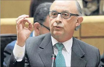  ?? KIKO HUESCA / EFE ?? Cristóbal Montoro, durant la intervenci­ó al ple del Senat, aquesta setmana