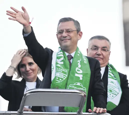  ?? ?? CHP Chair Özgür Özel greets supporters in Kırklareli, northweste­rn Türkiye, March 4, 2024.