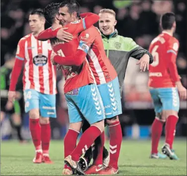  ??  ?? REPITE EN CASA. El Lugo, que remontó la semana pasada ante el Alcorcón, confía en el Anxo Carro.