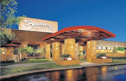  ?? DARDEN RESTAURANT­S ?? In the Darden case, the Equal Employment Opportunit­y Commission contacted thousands of people over 40 who applied for jobs at Seasons 52.