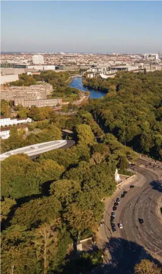  ?? ?? Oppefra kan man virkelig få indtryk af, hvor stor Tiergarten er. Foto: Getty Images
