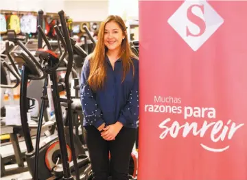  ??  ?? Iniciando el año con propósitos. Yara Villatoro, brand manager Almacenes Simán, presentó el especial “Fitness Sale”, que consiste en descuentos y promocione­s en productos para una vida más saludable.