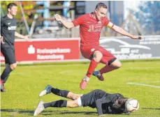  ?? FOTO: JOSEF KOPF ?? Nur scheinbar obenauf: Der SV Haisterkir­ch (Kevin Steiner) verlor bei der TSG Bad Wurzach mit 0:1.