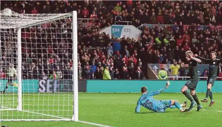  ?? REUTERS PIC ?? Manchester City's Kevin De Bruyne (second from left) scores their third goal against Bristol in a League Cup semi-final second-leg match at Ashton Gate Stadium on Tuesday.