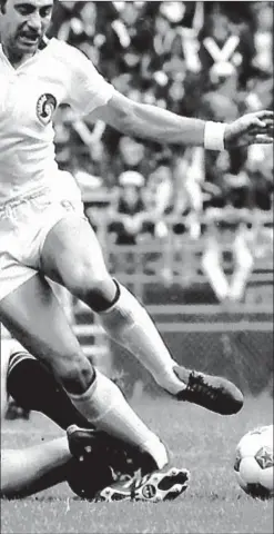  ?? Photo by AP ?? Giorgio Chinaglia, the superstar striker who helped propel the Cosmos and soccer in America to new heights, died Sunday at age 65.