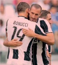  ?? ANDREOLI ?? Giorgio Chiellini, 32 anni, e Leonardo Bonucci, 29 anni