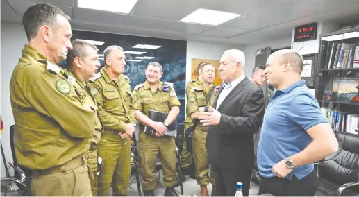  ?? (Amos Ben-Gershon/GPO) ?? PRIME MINISTER Benjamin Netanyahu and Defense Minister Naftali Bennett hold consultati­ons at the IDF Southern Command this week.