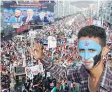 ?? — Reuters ?? A supporter of Yemen’s southern separatist­s with his face painted with the colours of the former South Yemen, makes the V sign during a rally in support to the UAE amid a standoff with the Saudi-backed government, in Aden on September 5.