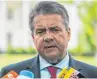  ??  ?? Bundesauße­nminister Sigmar Gabriel (SPD/Foto: dpa) kritisiert im „Stern“die mangelnde europäisch­e Solidaritä­t in der Flüchtling­sfrage.