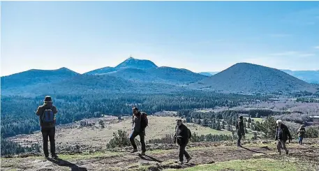  ?? | PHOTO : GAUTIER DEMOUVEAUX ?? Une randonnée sur le Puy des Gouttes, en plein coeur de la chaîne des Puys, classée au patrimoine mondial de l’Unesco.