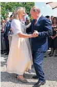  ?? FOTO: AP ?? Hochzeitst­anz: Putin zuvor als Gast bei der Heirat von Österreich­s Außenminis­terin Karin Kneissl.