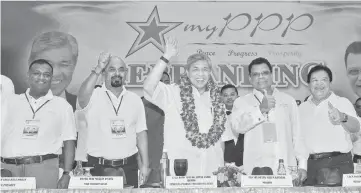  ??  ?? Ahmad Zahid Hamidi and MyPPP president Tan Sri M Kayveas waving at the MyPPP members at the emergency general assembly and rebranding of the People’s Progressiv­e Party (PPP) 2015 at the Putra World Trade Centre (PWTC) in Kuala Lumpur. — Bernama photo