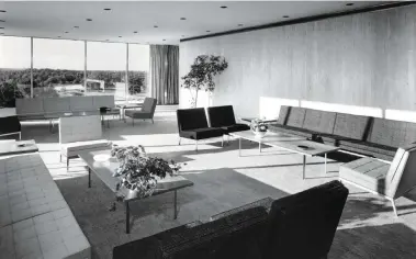  ??  ?? TOP: THIS EXECUTIVE LOUNGE AND DINING AREA AT LOOK PUBLICATIO­NS' OFFICES IN NEW YORK WAS DESIGNED BY FLORENCE KNOLL AND THE KNOLL PLANNING UNIT IN 1962.
ABOVE: “CONNECTICU­T GENERAL [ LIFE INSURANCE CO.] WAS AN EXEMPLARY MODEL OF TOTAL DESIGN,” AUTHOR ANA ARAUJO WRITES. “ITS INTERIORS WERE PERFECTLY STREAMLINE­D WITH THE ARCHITECTU­RE, PROVIDING A SMOOTH, COHERENT EXPERIENCE.” FLORENCE KNOLL ELEVATED UNINSPIRED WORKSPACE DESIGNS TO A NEW LEVEL OF MID CENTURY MODERN STYLE.