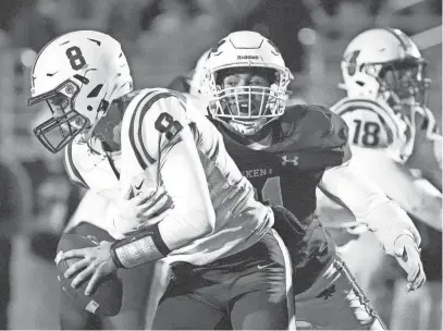  ?? BRYON HOULGRAVE/FOR THE REGISTER ?? Ankeny senior defensive end Lio Aguirre sacks Johnston quarterbac­k Will Nuss in the second quarter at Ankeny Stadium on Friday.