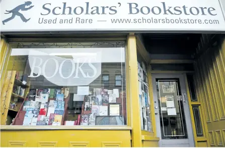  ?? JESSICA NYZNIK/EXAMINER ?? Scholars’ Bookstore on Water St. near Hunter St. displays a note in the window on Monday stating it’s closing at the end of October. It sells used and rare books.