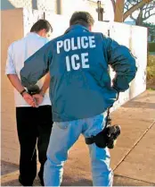  ??  ?? Cuestionad­os. El ICE es la oficina investigat­iva del Departamen­to de Seguridad Nacional (DHS, en inglés) y la segunda en tamaño del gobierno federal.