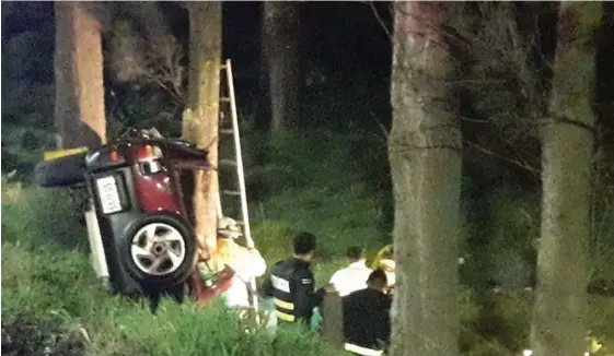  ?? KEYNA CALDERÓN ?? El fallecido viajaba como acompañant­e en un automotor marca Toyota Rav4, el cual chocó contra un árbol, en la Lima.
