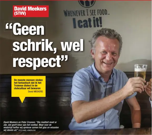  ?? FOTO KAREL HEMERIJCKX ?? David Meekers en Peter Croonen: “Die rivaliteit moet er zijn, dat geeft kleur aan het voetbal. Maar voor de wedstrijd heffen wij opnieuw samen het glas en wisselen wij ideeën uit.”