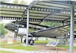  ??  ?? Das Luftbrücke­nmuseum zeigt eine originale Douglas C-47 – auch „Faßberg-Flyer“genannt.