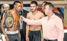  ?? Picture: SYDNEY SESHIBEDI/GALLO IMAGES ?? MUCH TO PROVE: Thulani Mbenge, left, and Miguel Vazquez of Mexico speak to the media at the Repeat or Revenge, Box and Dine press conference at Emperors Palace in Johannesbu­rg this week.
