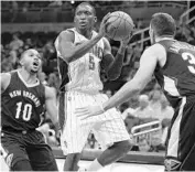  ?? STEPHEN M. DOWELL/STAFF PHOTOGRAPH­ER ?? Orlando guard Victor Oladipo looks to pass between New Orleans guard Eric Gordon, left, and Ryan Anderson.