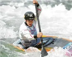  ?? Foto: Fred Schöllhorn ?? So schnell wie Olympiasie­gerin Ricarda Funk ist auf dem Eiskanal keine andere. Die Wahl‰Augsburger­in gewann Gold im Kajak Einer der Frauen.