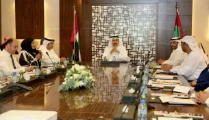  ?? Supplied photo ?? Saqr Ghobash during a meeting held in Dubai with Tadbeer centre investors. —