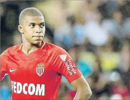  ?? FOTO: EFE ?? Kylian Mbappé vestirá la camiseta del PSG en una operación estratosfé­rica con regate a la UEFA por el ‘Fair Play’ financie