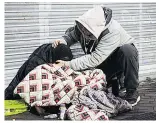  ??  ?? HELP Stan Robertson feeds rough sleeper