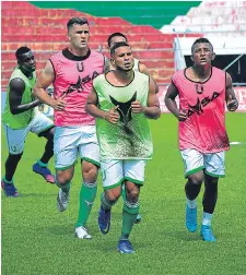  ?? ?? Liga de Portoviejo se mide a Rocafuerte en el estadio Reales Tamarindos.