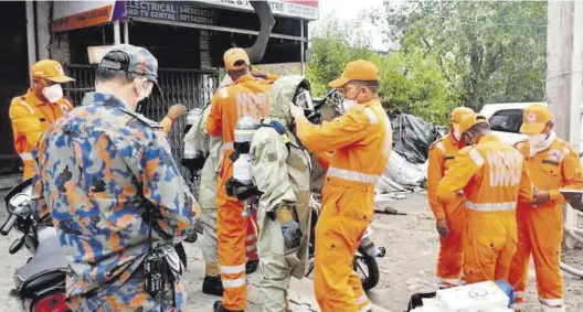  ?? EUROPA PRESS ?? La Fuerza Nacional de Respuesta a Desastres se prepara para inspeccion­ar en la zona afectada.