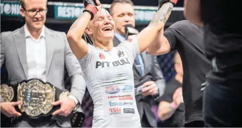  ?? Roarke Bouffe / EFC Worldwide) ?? POLAND’S Karolina Wojcik was crowned the new strawweigh­t champion on Saturday night after defeating Italian Chiara Penco at the Sun Arena in Pretoria. PICTURE: