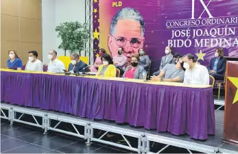  ?? EFE / AFP ?? La dirigencia del PLD ofreció hoy detalles del congreso en una rueda de presa.