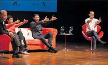  ?? ?? Carla Suárez, Fernando Hierro y Gervasio Deferr, durante la primera jornada del Foro Internacio­nal.