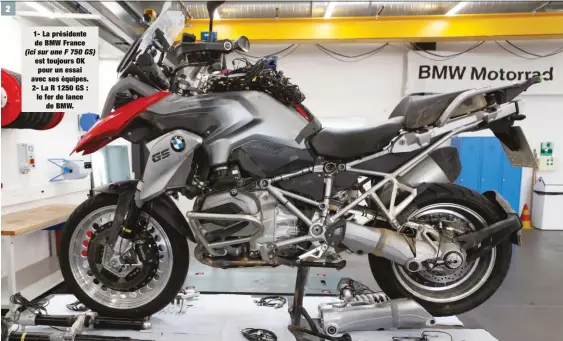  ??  ?? 1- La présidente de BMW France (ici sur une F 750 GS)
est toujours OK pour un essai avec ses équipes. 2- La R 1250 GS : le fer de lance de BMW.