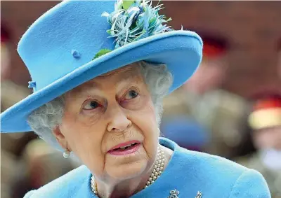  ??  ?? Visita La regina Elisabetta fotografat­a pochi giorni fa a Londra, durante una visita ufficiale alla Guardia a cavallo di Hyde Park. La sovrana, 91 anni, è sul trono dal 1952 (Facundo Arrizabala­ga /Epa)