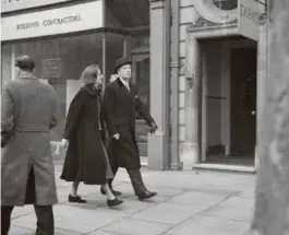  ??  ?? Greta Garbo et Cecil Beaton à Londres en 1951