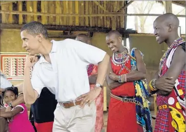  ?? Pete Souza
Chicago Tribune ?? OBAMA STRIKES a comical pose for his family in Masai Mara, Kenya, in 2006, when he was a U.S. senator. Disappoint­ment over being skipped in the president’s itinerary for this trip is widespread in his father’s land.