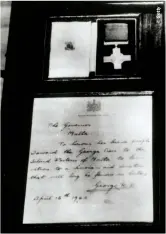  ?? ?? The cross and handwritte­n letter from King George VI