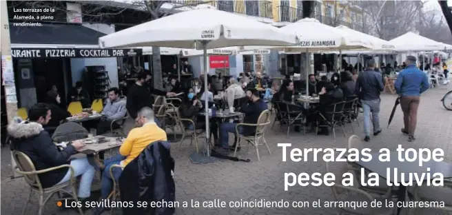  ?? JOSÉ ÁNGEL GARCÍA ?? Las terrazas de la Alameda, a pleno rendimient­o.