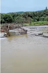  ?? ?? The temporary Gladstone Rd causeway is closed after heavy rain caused significan­t damage.