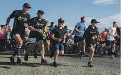  ?? TIMARU HERALD THE ?? Runners leave the start line at Timaru’s Hadlow to Harbour in 2021.