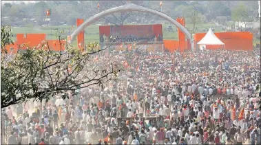  ?? Neeraj Priyadarsh­i ?? At Prime Minister Narendra Modi’s rally in Mau on Monday.